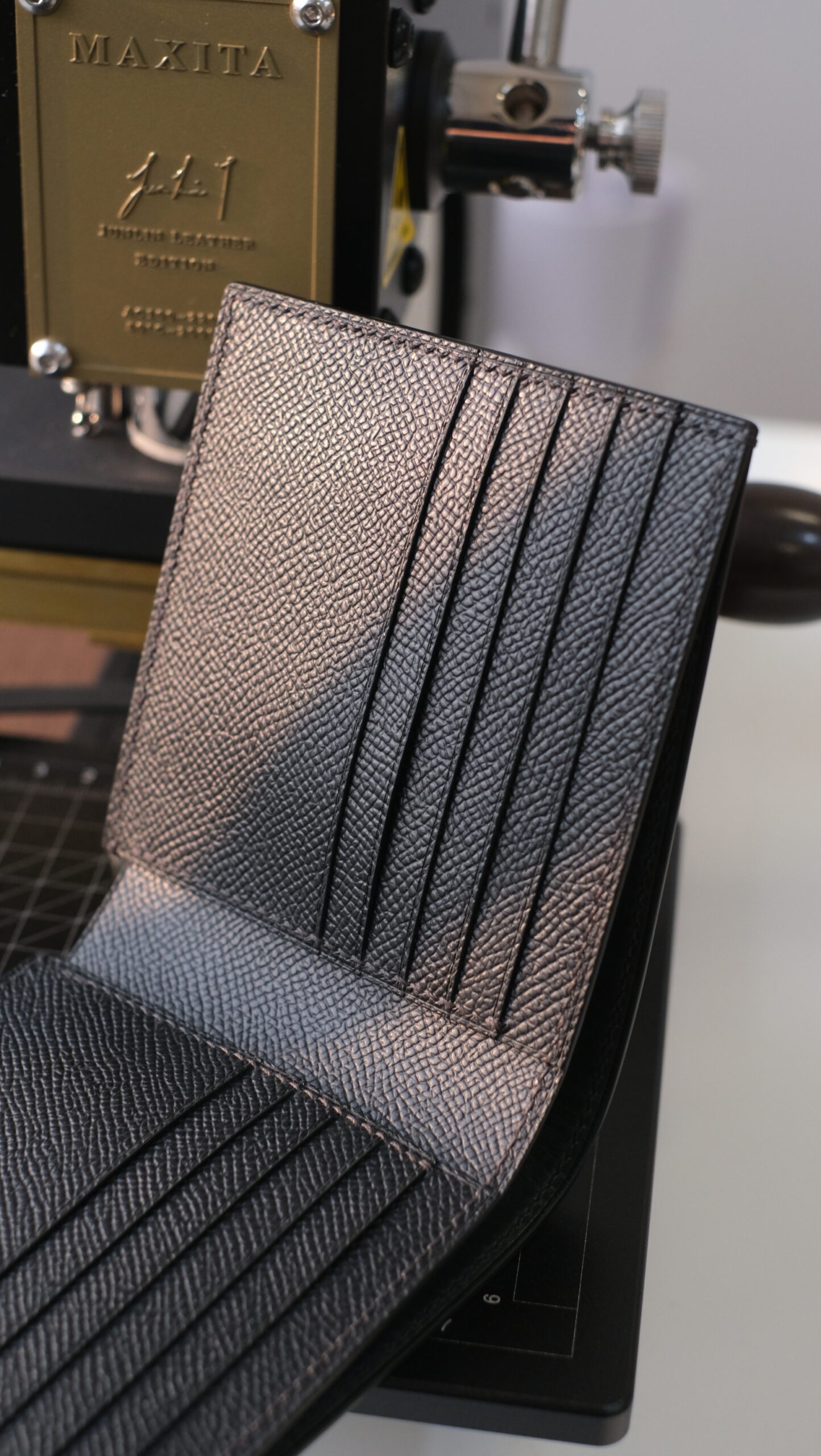 Buttero Hatch Bifold Wallet - Image 4
